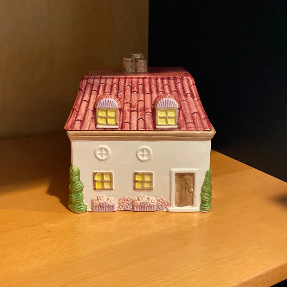 Ceramic Country English Cottage Cookie Jar (Small)